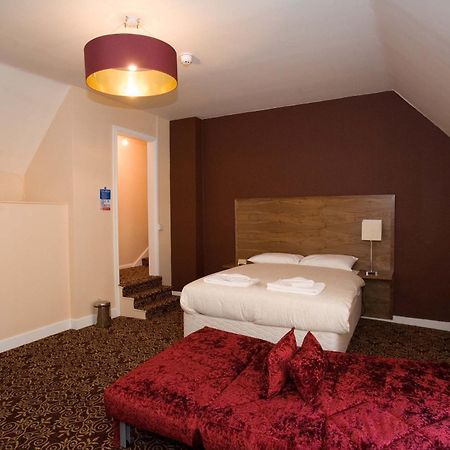 The Three Tuns Hotel Wetherspoon Thirsk Dış mekan fotoğraf