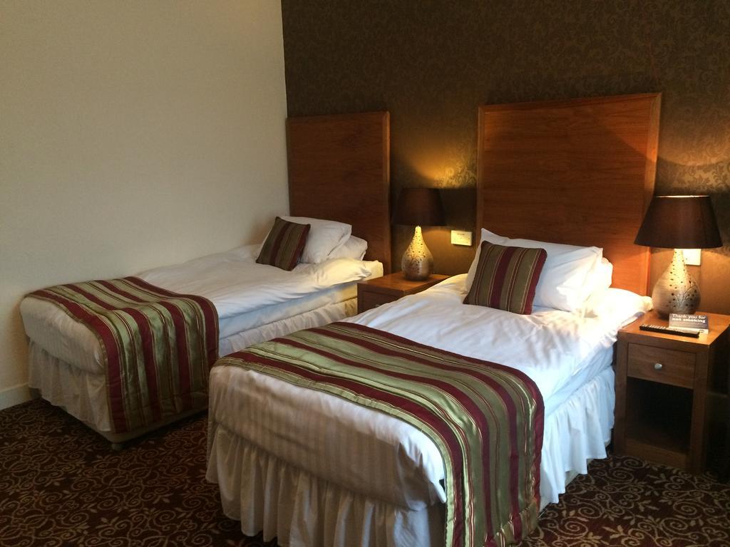 The Three Tuns Hotel Wetherspoon Thirsk Oda fotoğraf