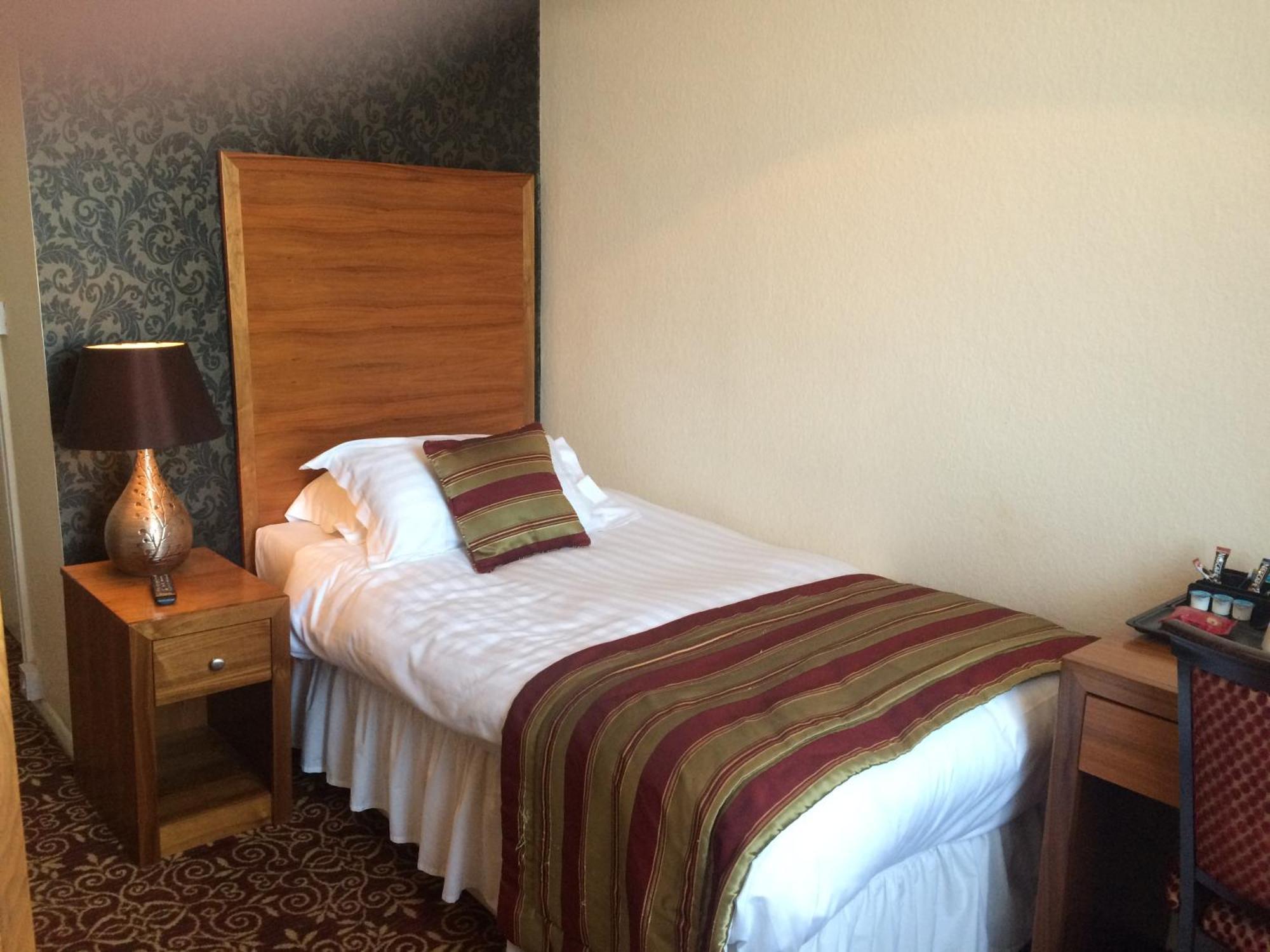 The Three Tuns Hotel Wetherspoon Thirsk Oda fotoğraf