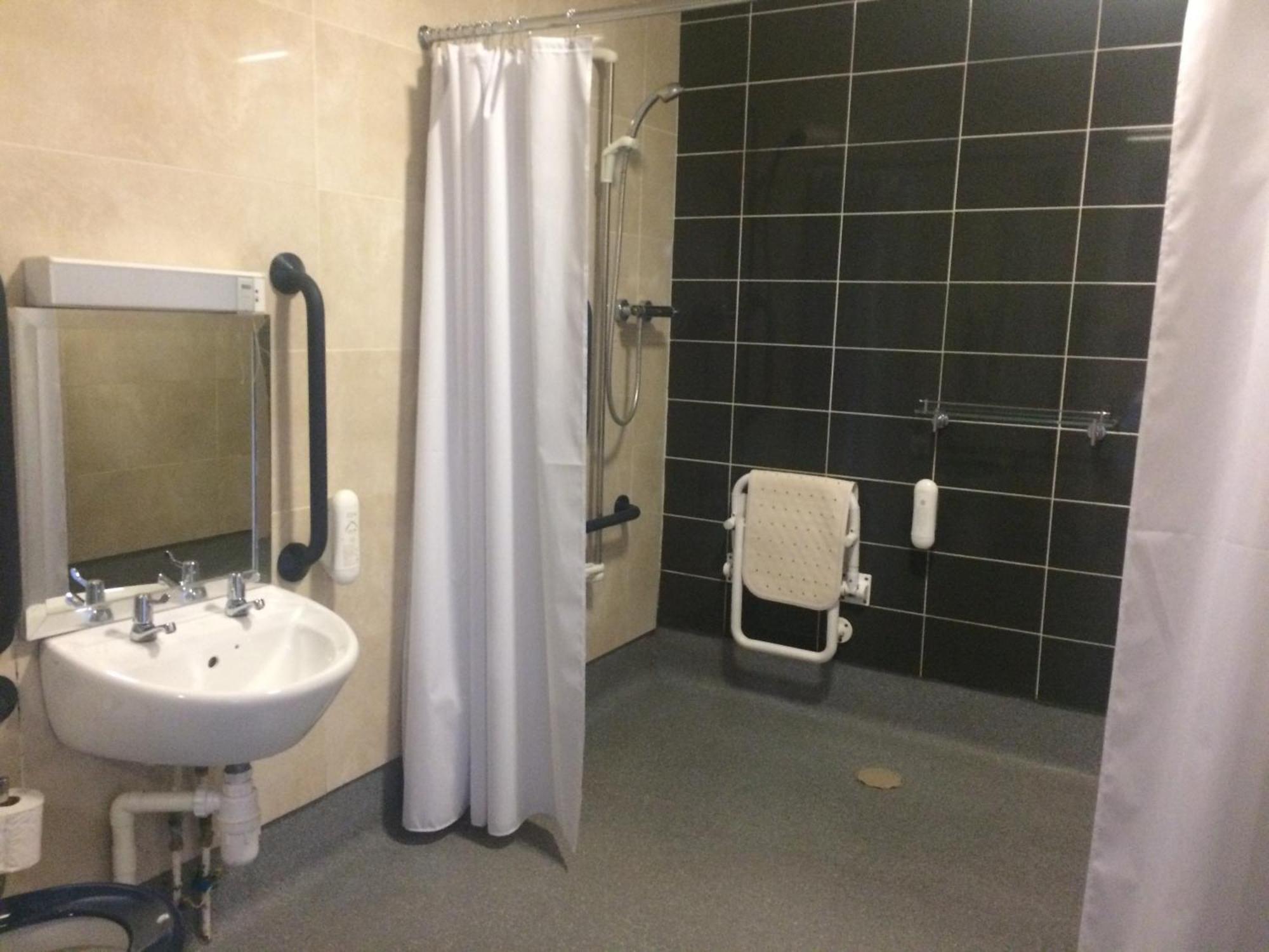 The Three Tuns Hotel Wetherspoon Thirsk Oda fotoğraf