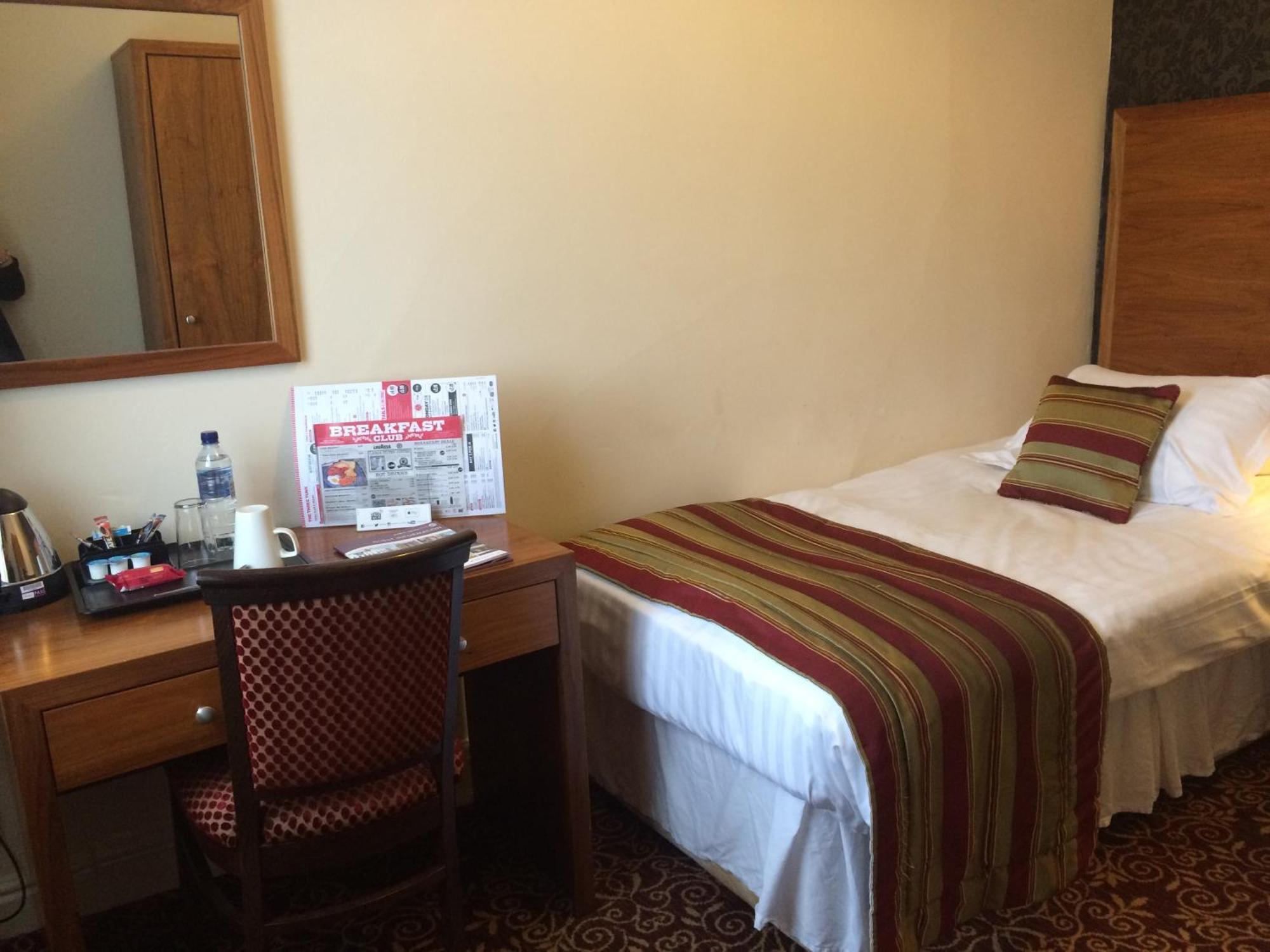 The Three Tuns Hotel Wetherspoon Thirsk Oda fotoğraf