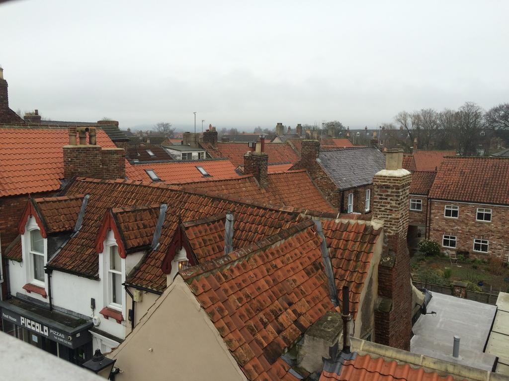 The Three Tuns Hotel Wetherspoon Thirsk Oda fotoğraf