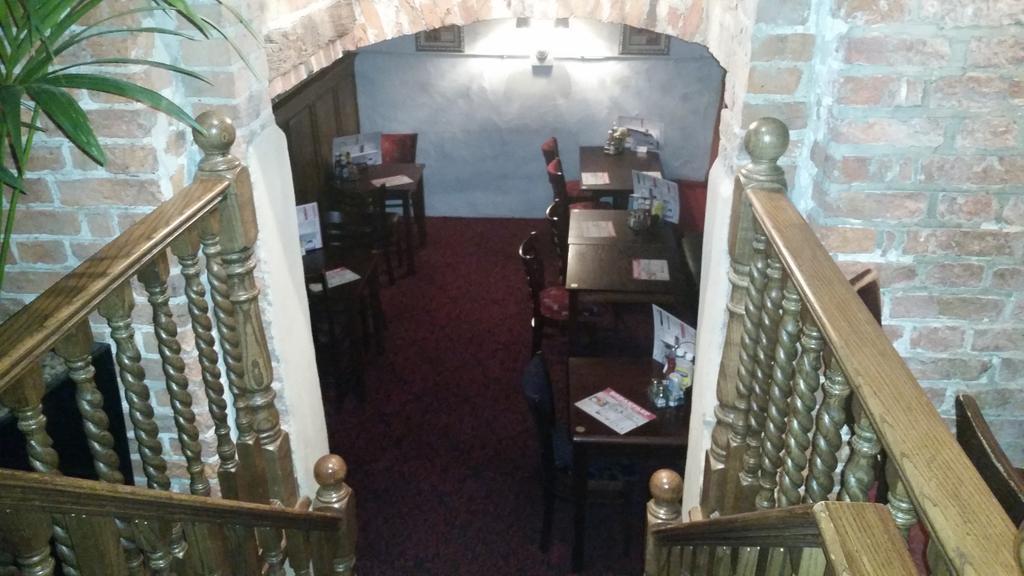 The Three Tuns Hotel Wetherspoon Thirsk Dış mekan fotoğraf