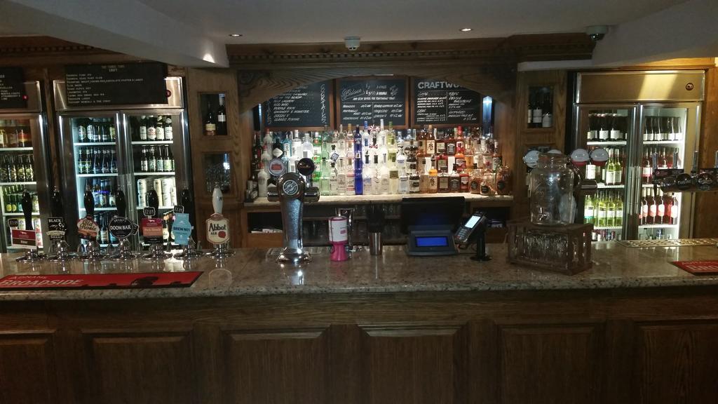 The Three Tuns Hotel Wetherspoon Thirsk Dış mekan fotoğraf