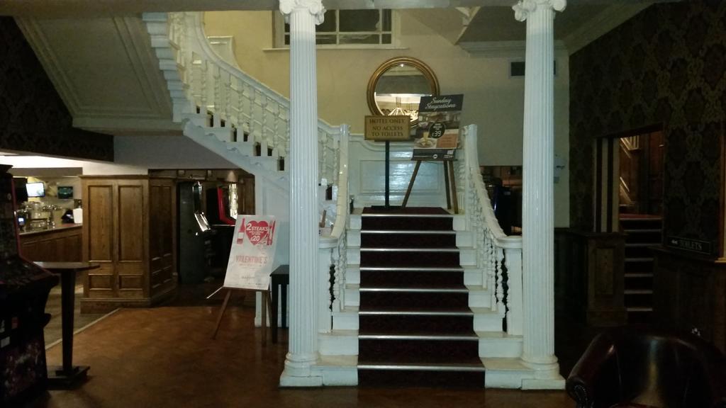 The Three Tuns Hotel Wetherspoon Thirsk Dış mekan fotoğraf