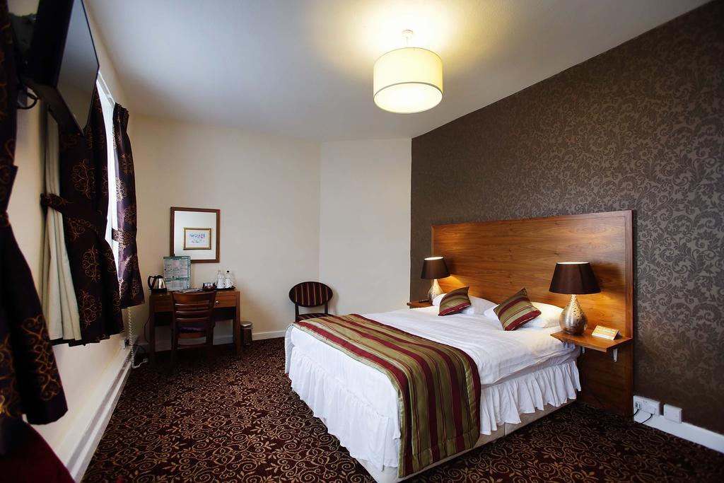 The Three Tuns Hotel Wetherspoon Thirsk Oda fotoğraf