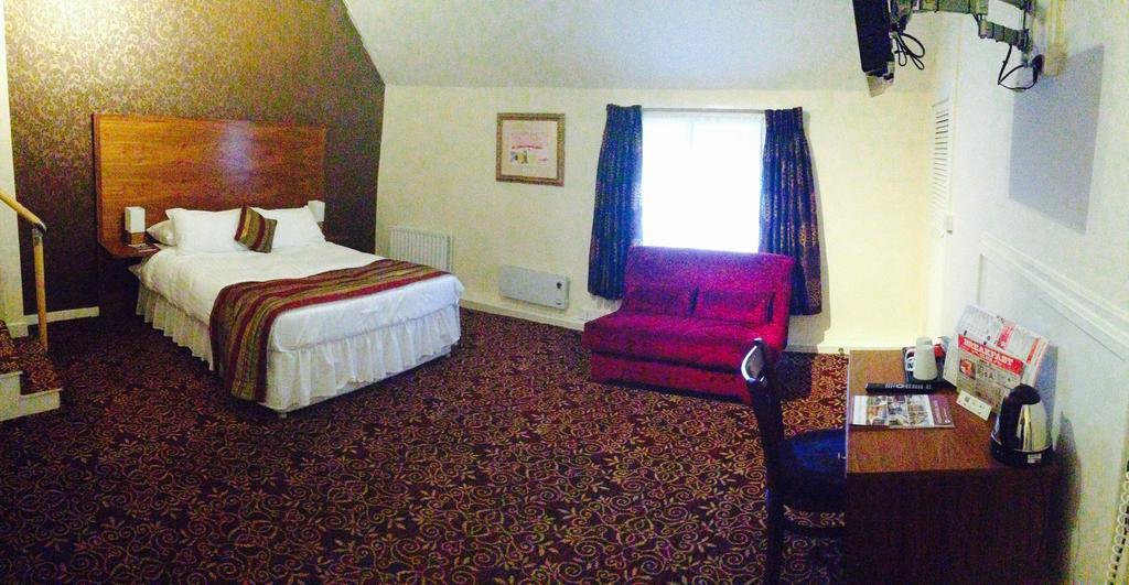 The Three Tuns Hotel Wetherspoon Thirsk Oda fotoğraf